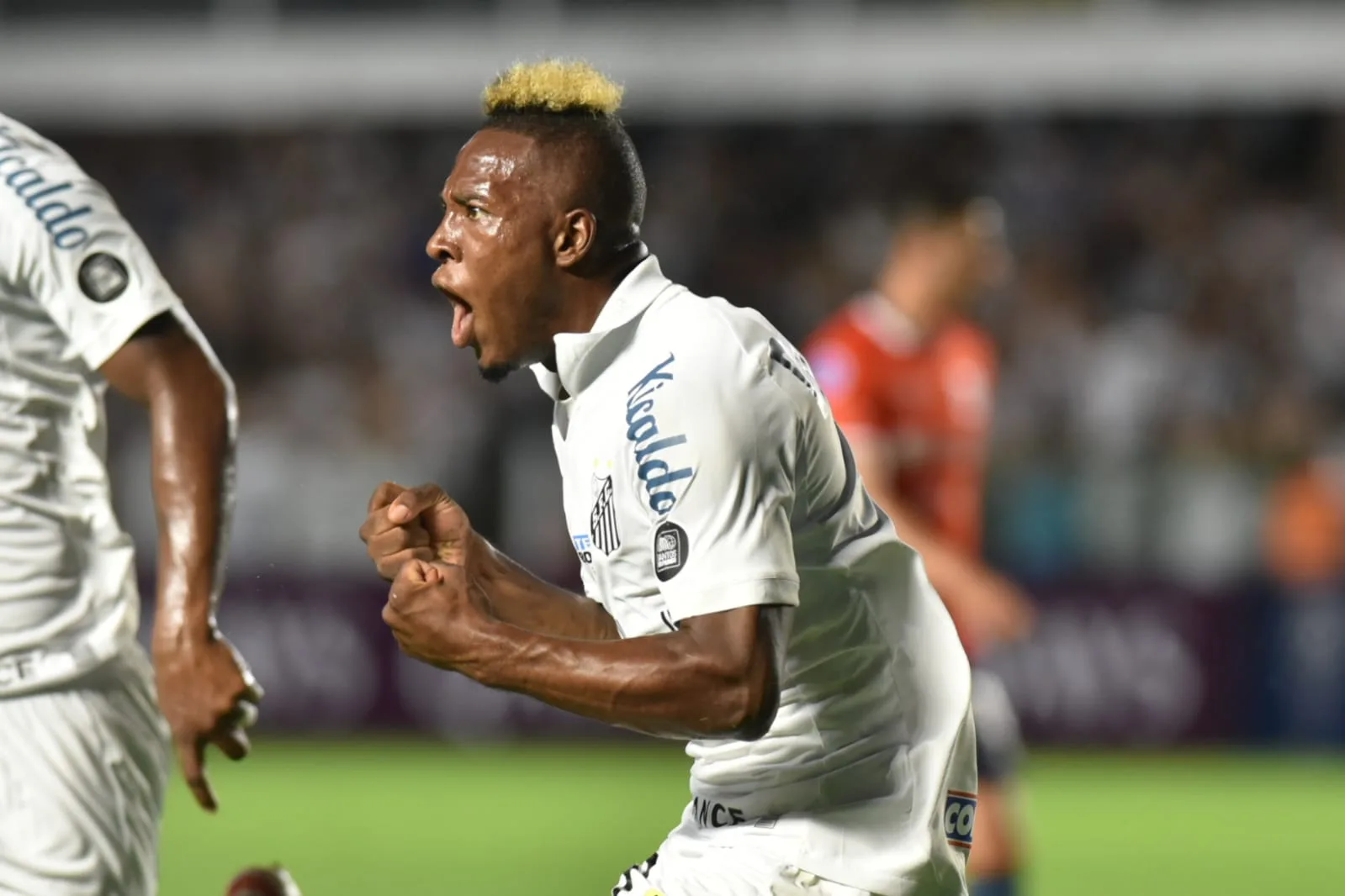 De virada, Santos derrota Universidad Católica-EQU e vence a 1ª na Sul-Americana