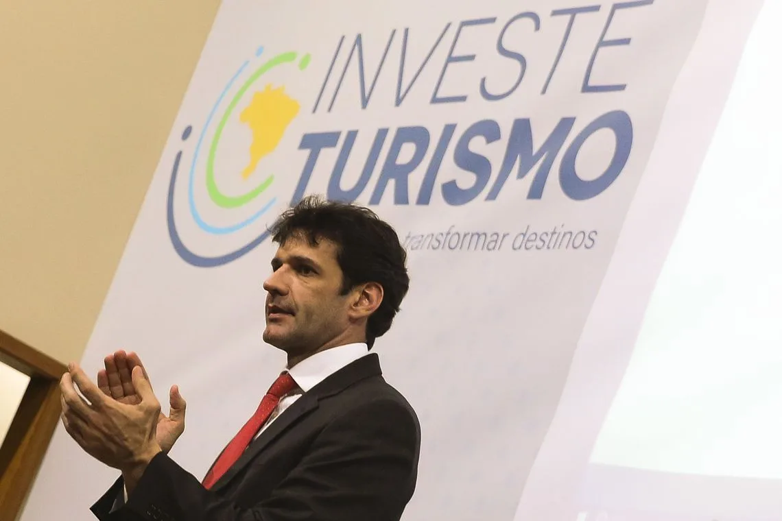 O ministro do Turismo, Marcelo Álvaro Antônio, apresenta o Programa Investe Turismo.