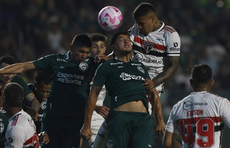 São Paulo perde outra fora de casa e liga alerta no Brasileirão