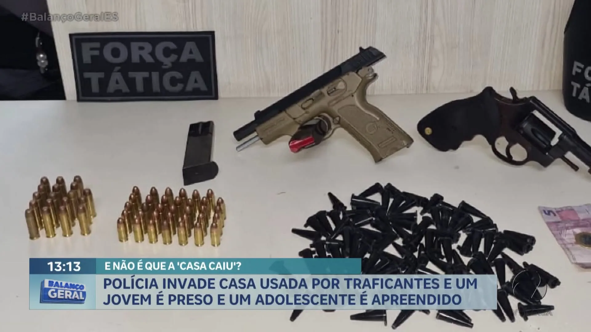 Polícia invade casa usada por traficantes, um jovem é preso e um adolescente apreendido