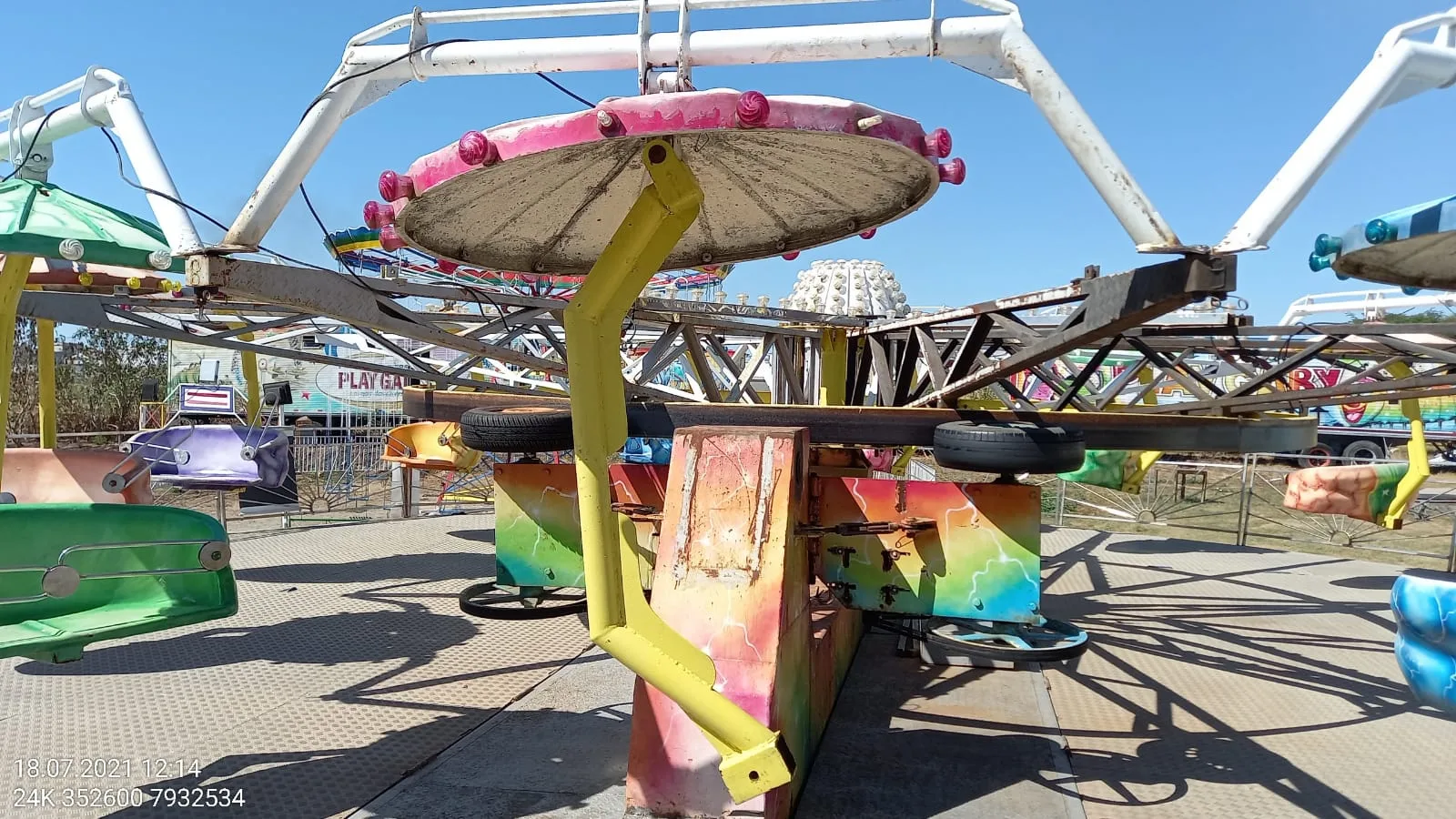 VÍDEO | Adolescentes ficam feridas após caírem de brinquedo em parque de Nova Venécia