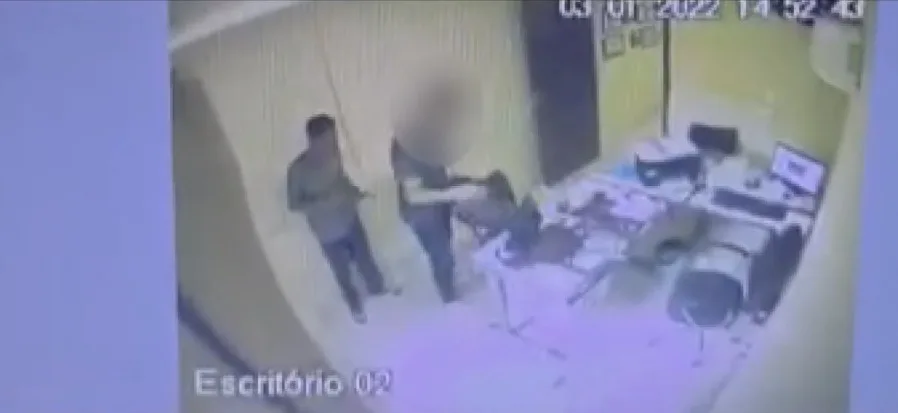 VÍDEO | Criminoso assalta posto de combustíveis e faz gerente refém em Castelo, Sul do ES