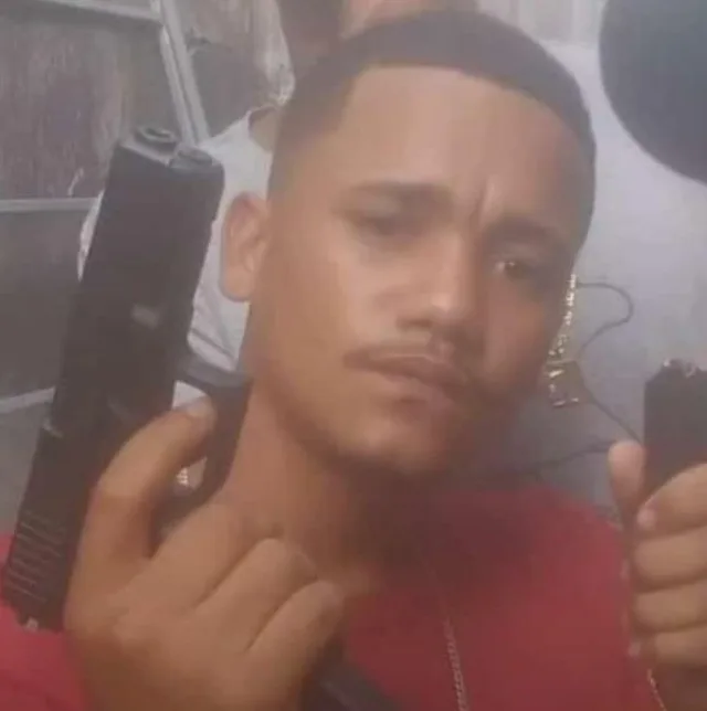 Jovem de 23 anos é assassinado a tiros em beco ao sair de ferro-velho em Vila Velha