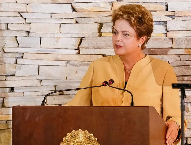 Para Dilma, PT tem de reconhecer erros