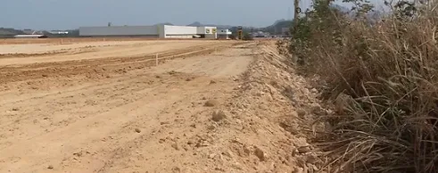 Quadrilha invade obra, rouba funcionários e um dos ladrões morre