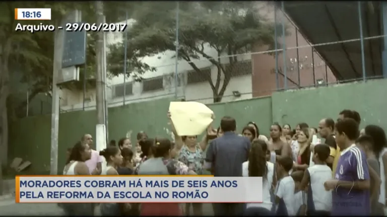 Moradores cobram há mais de seis anos pela reforma da escola no Romão