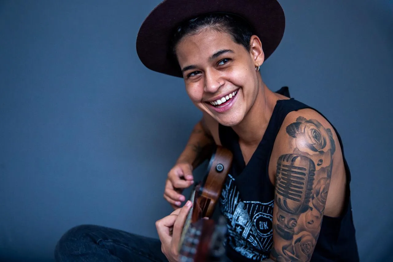 Cantora capixaba se apresenta no reality 'Canta Comigo' nesta quarta-feira