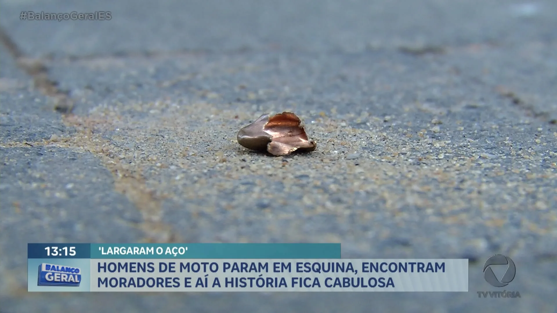 Homens de moto param em esquina, encontram moradores e aprontam