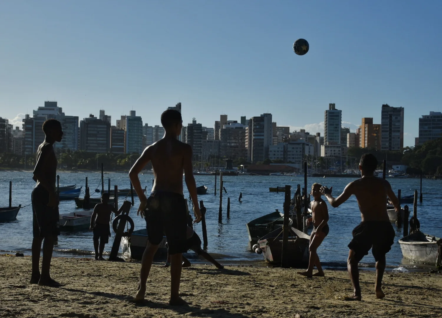 Com previsão de chuva no restante da semana, último domingo do inverno deve ser de praia no ES