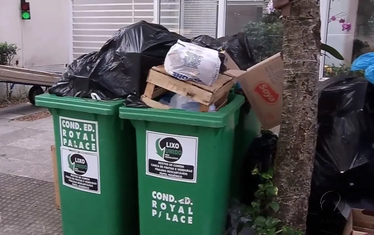 Para agilizar coleta de lixo, caminhões vão rodar no domingo na Serra