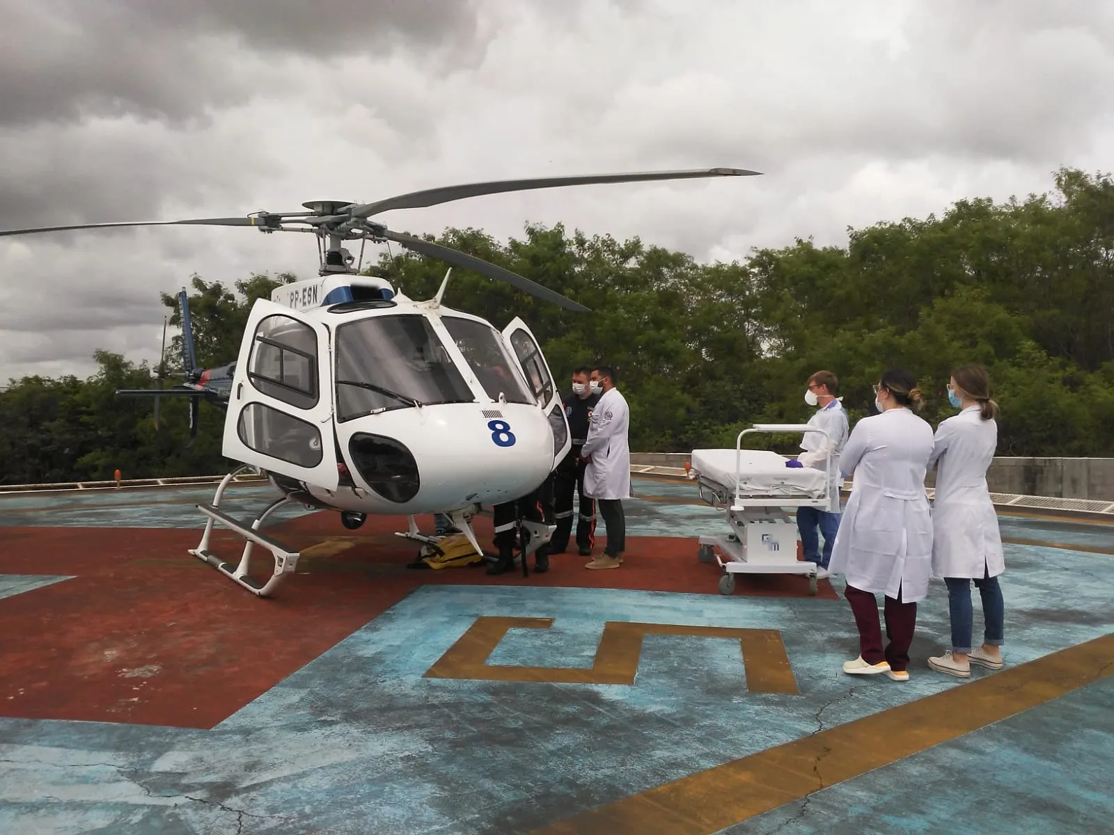 Pintor tem 70% do corpo queimado após encostar em fio de alta tensão no Norte do ES