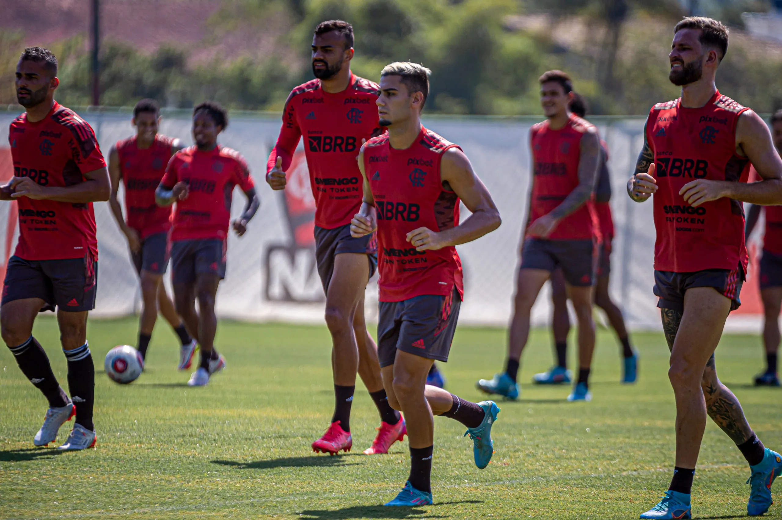 Técnico e mais dez jogadores do Flamengo enfrentam o Vasco pela primeira vez