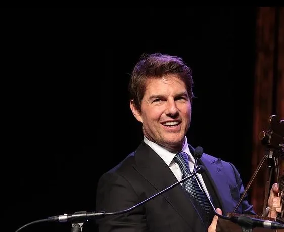 Tom Cruise paga mais de dois milhões de reais anuais em pensão para Suri Cruise