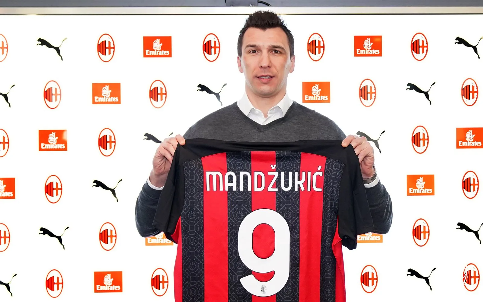 Milan anuncia a contratação até o fim da temporada do veterano Mario Mandzukic