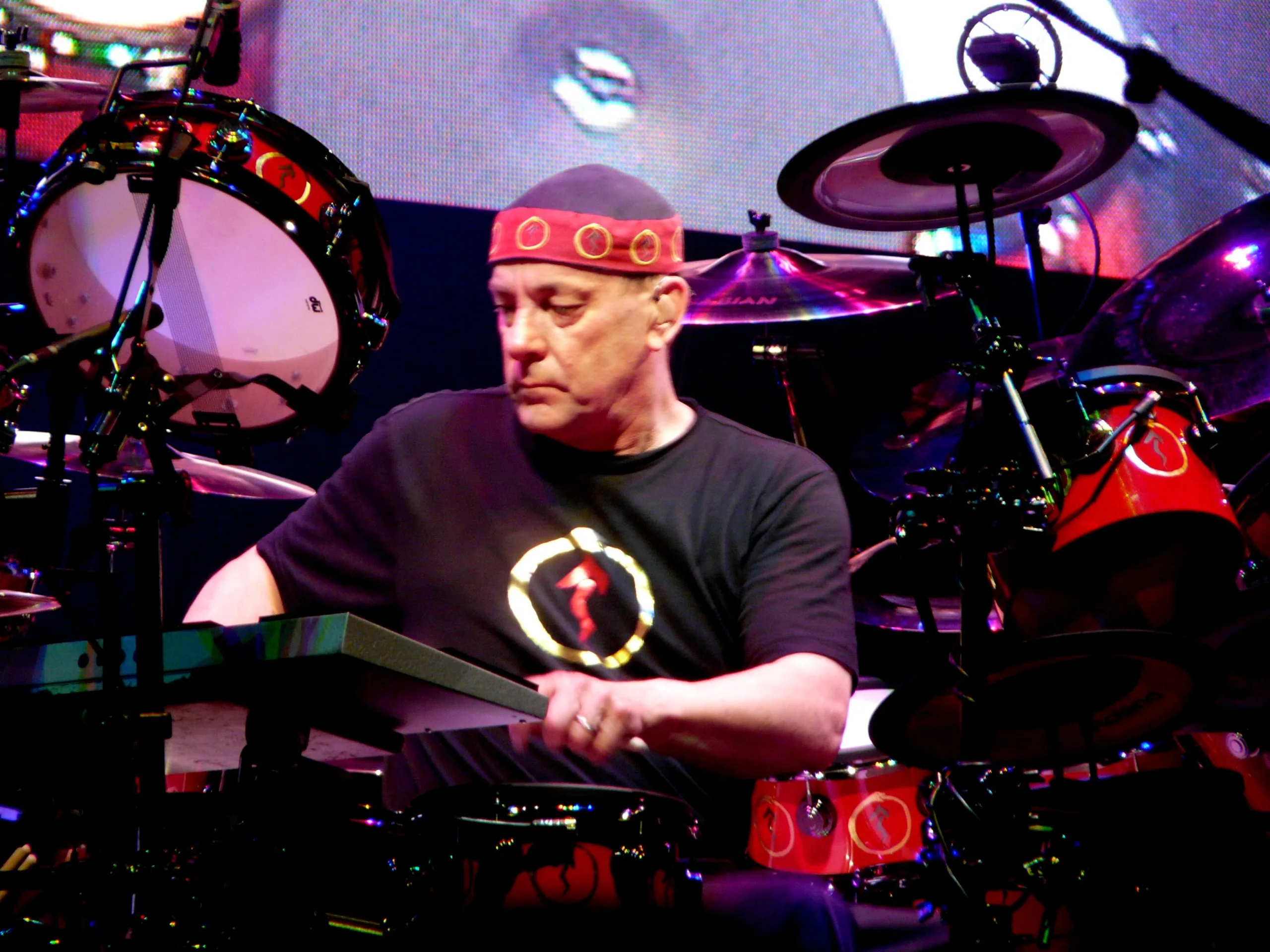 Neil Peart, baterista do Rush, morre aos 67 anos