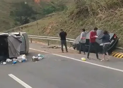 VÍDEO | Quatro pessoas ficam feridas após acidente em Ibiraçu