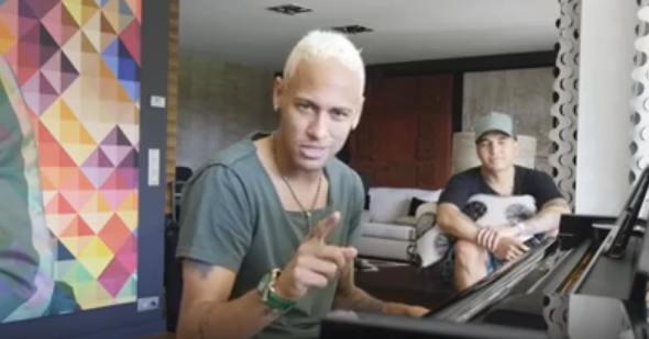 Neymar apresenta trecho de sua música e é 'apedrejado' nas redes. Confira o vídeo!