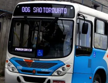 Motoristas e cobradores fazem protesto em São Torquato e deixam 15 linhas sem ônibus em VV