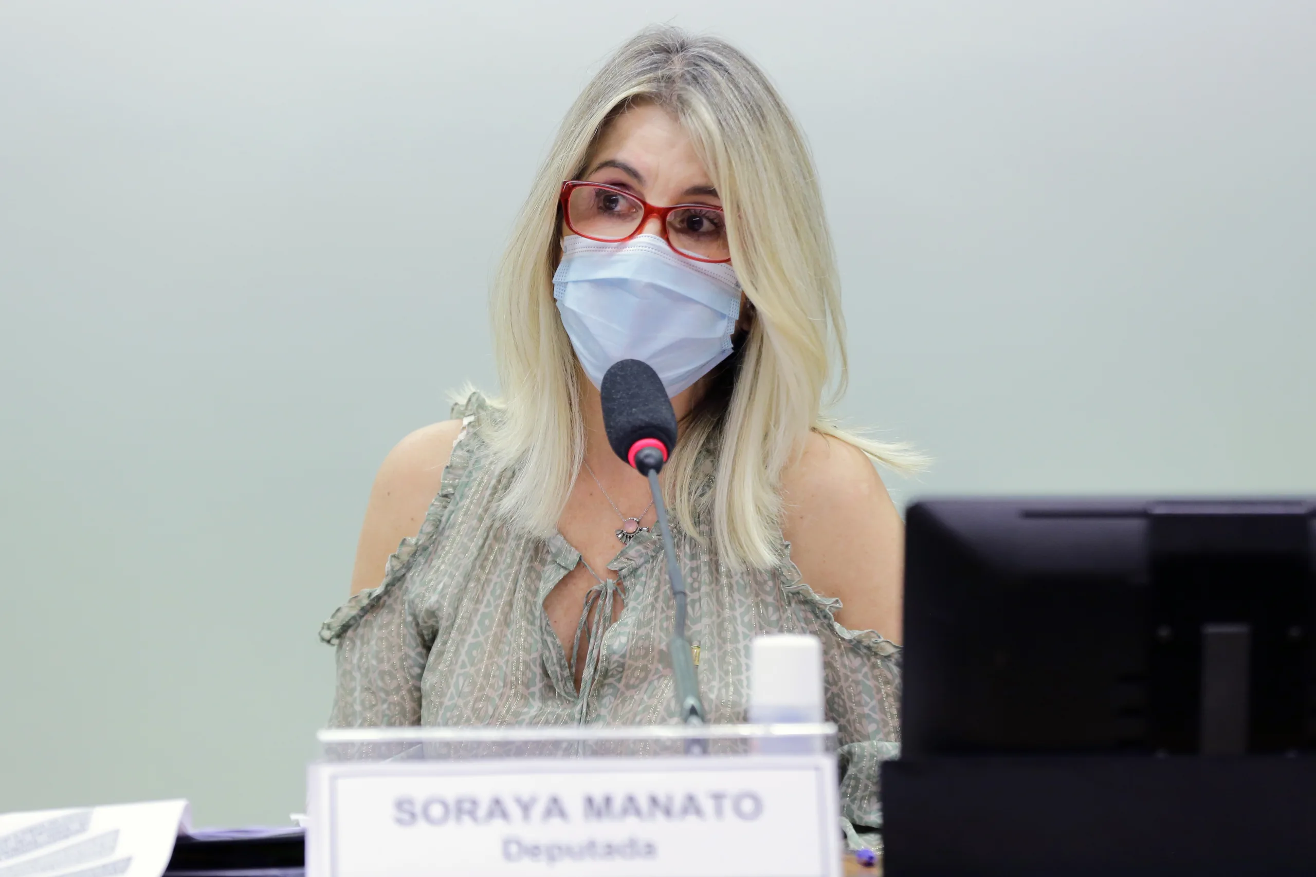 Justiça determina que Soraya Manato apague notícia considerada falsa de rede social