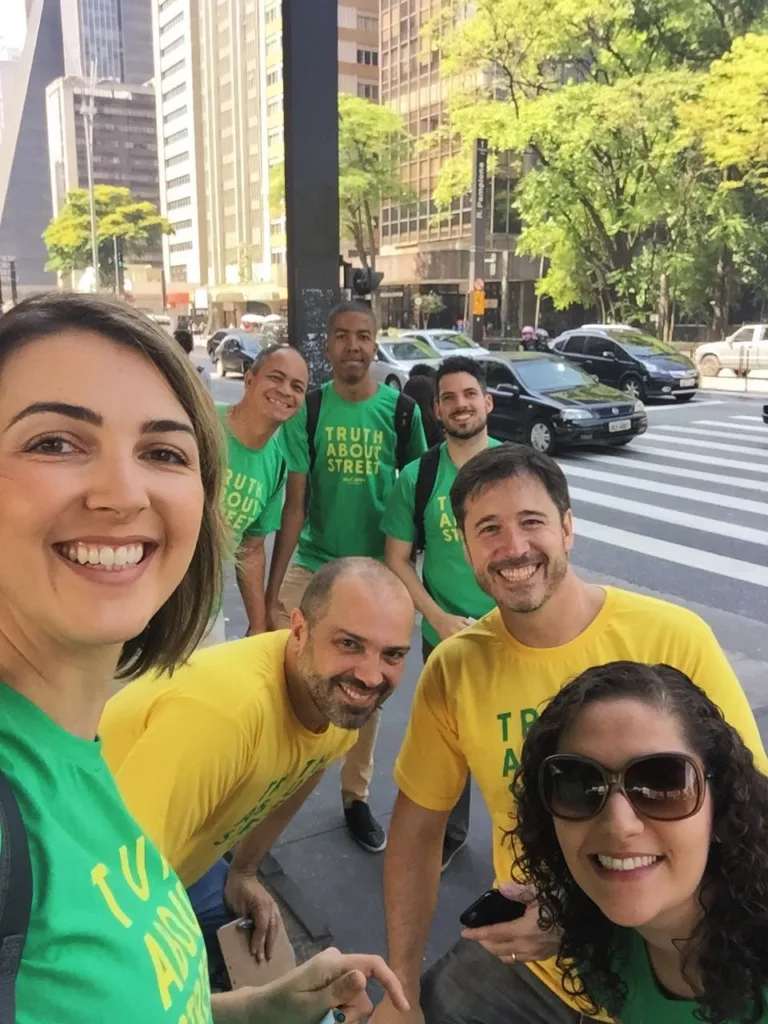Presidente Martin Montoya na rua