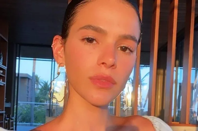 Bruna Marquezine namorando? Atriz leva bonitão à festa de Sasha e acende boato de affair