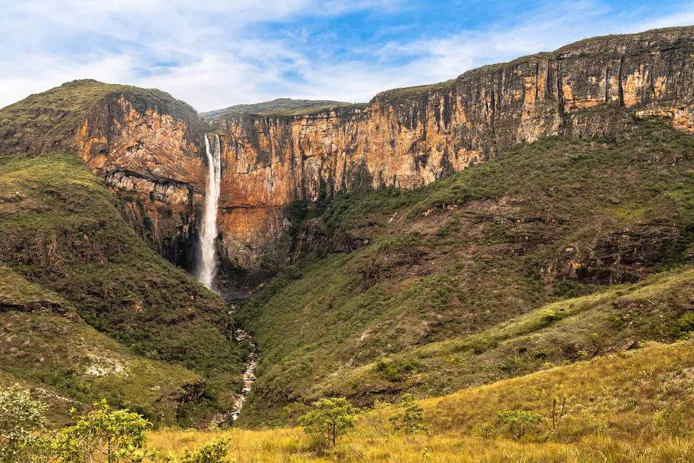 3ª cachoeira mais alta do país, é interditada por risco de deslocamento de rocha