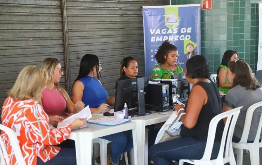 "Blitz do Emprego" leva vagas de trabalho para moradores da Serra