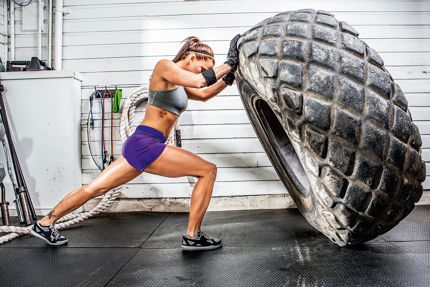 527849944 - Female athlete flipping tire
Credito: Artiga Photo/Corbis/Getty Images