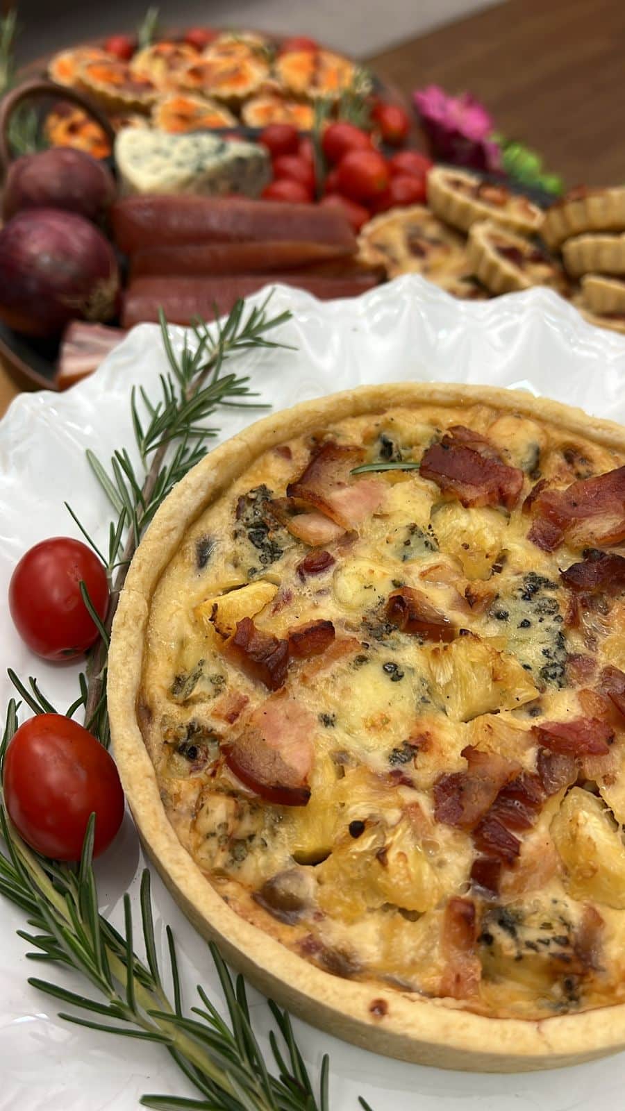 Combinação dos deuses! Aprenda a fazer uma deliciosa quiche de abacaxi com bacon