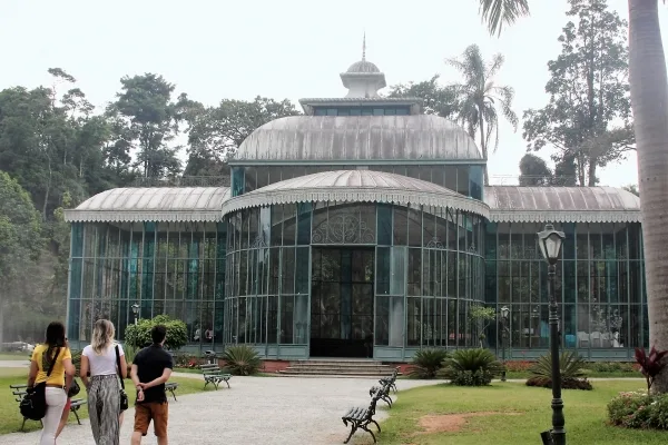 Arqueólogos resgatam vestígios do período imperial em Petrópolis