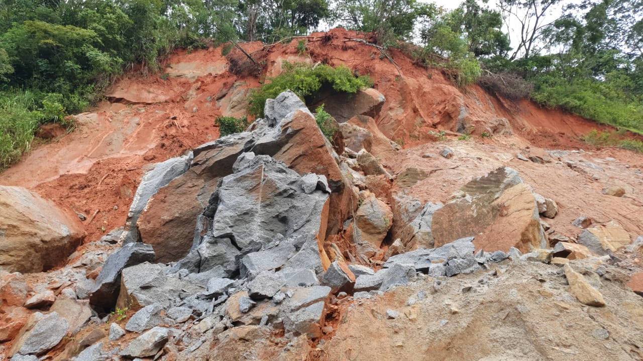 Trechos de rodovias continuam interditados após chuvas atingirem o Espírito Santo