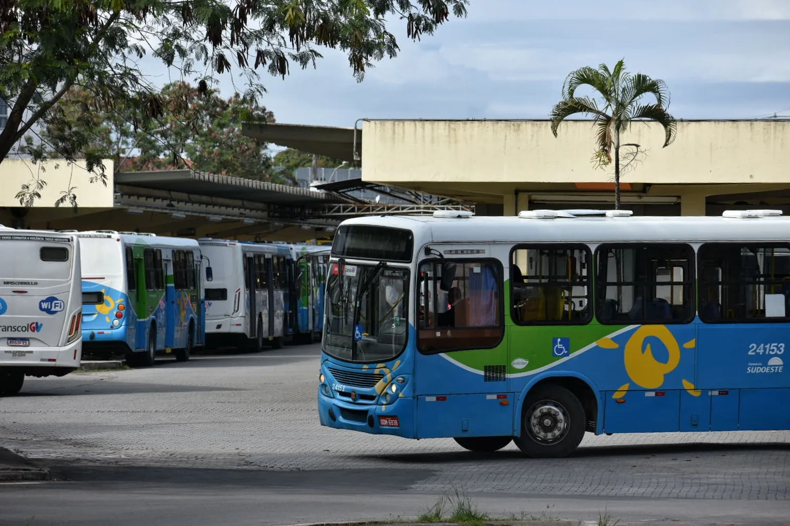 Após ter empadas derrubadas em terminal do Transcol, vendedor vai receber indenização