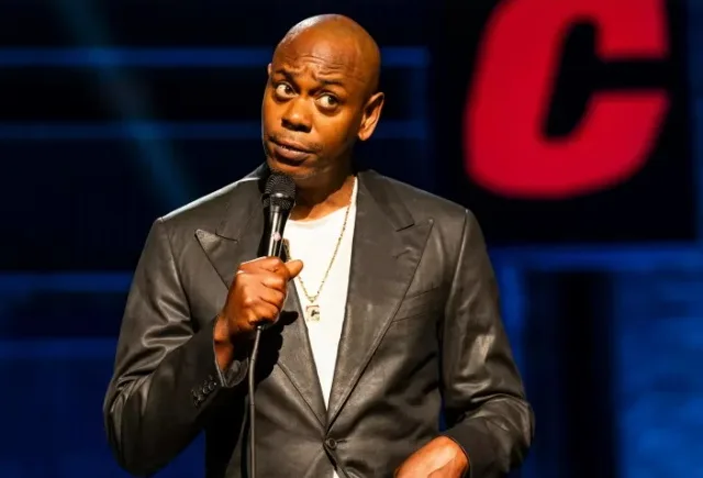 Homem invade palco e agride comediante Dave Chappelle durante apresentação