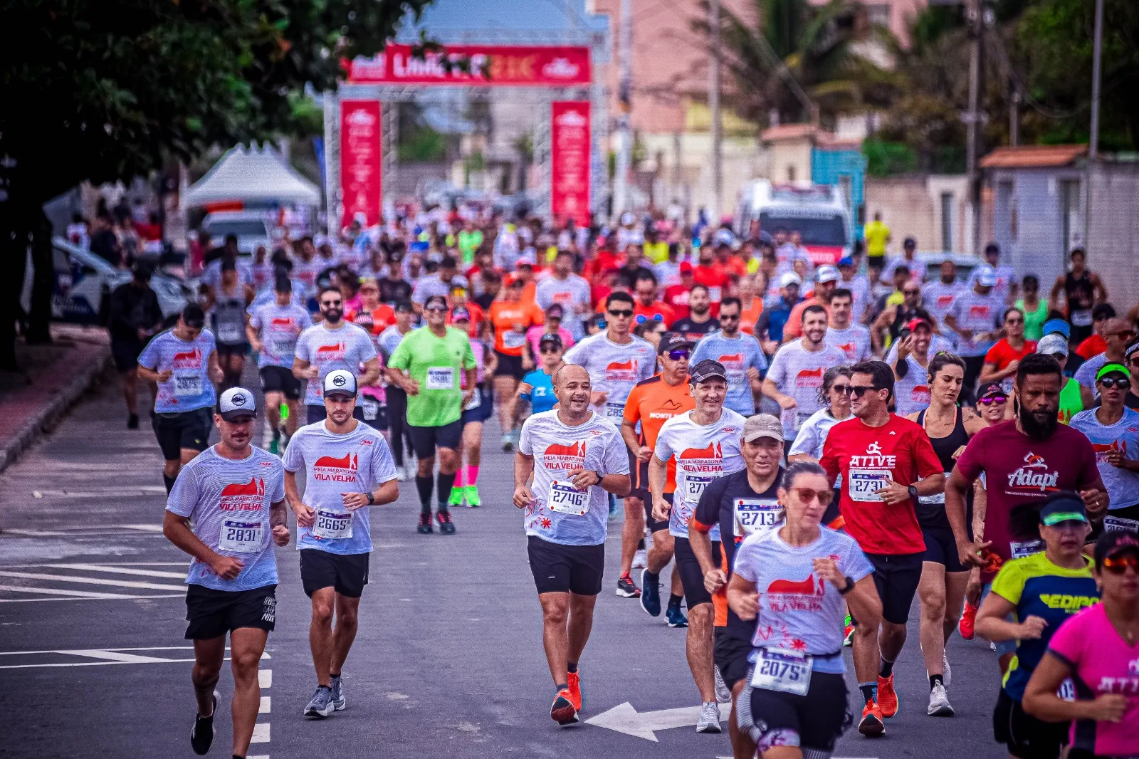 Com recorde de inscritos, Meia Maratona de Vila Velha leva 1,8 mil às ruas no domingo