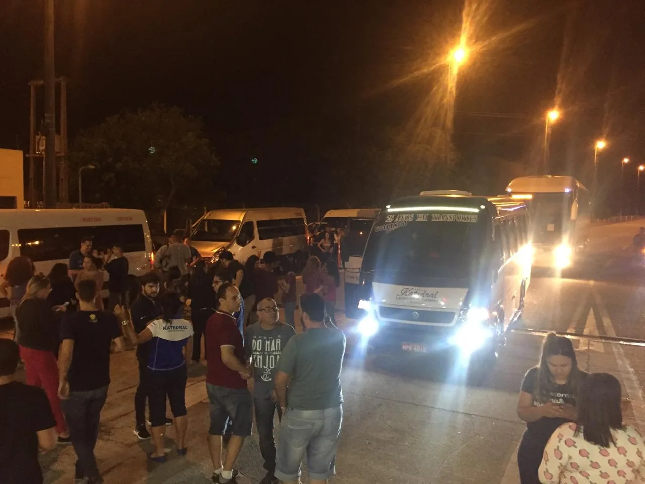 Motoristas de Guarapari pedem mais segurança após terem carros atacados na Rodovia do Sol