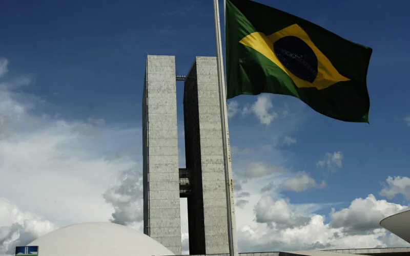 Senado aprova teto para juro no rotativo