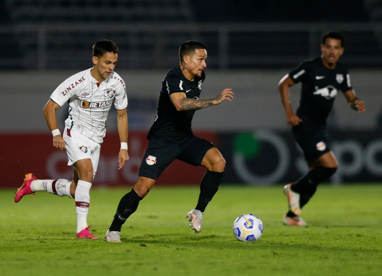 Fluminense leva virada do Bragantino, mas vai às oitavas da Copa do Brasil