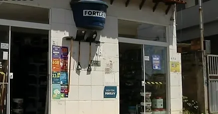 Dupla invade loja e faz funcionária e clientes reféns na Serra