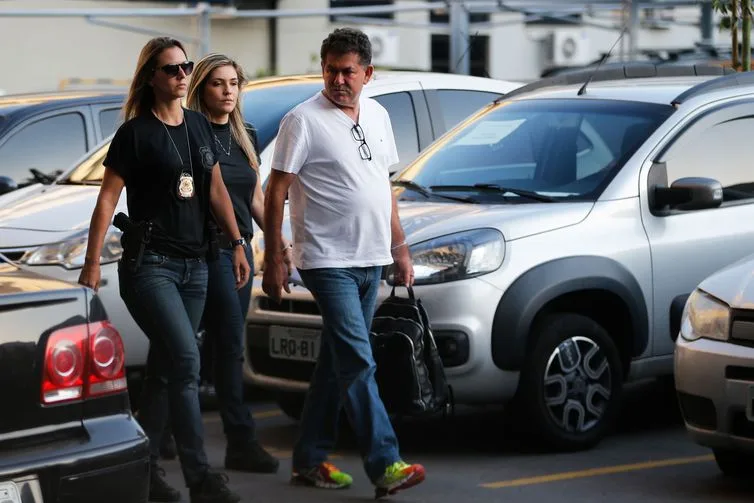 Rio de Janeiro – Os deputados estaduais Jorge Picciani, Paulo Melo (na foto) e Edson Albertassi, todos do PMDB, se entregam à Polícia Federal (PF) após terem prisão decretada (Fernando Frazão/Agência Brasil)