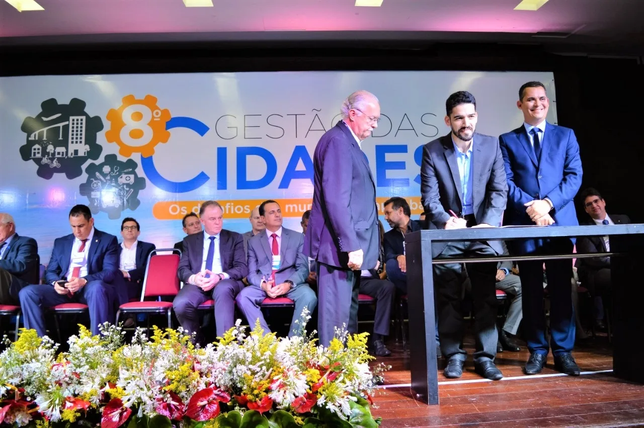 Victor Coelho assina ordem de serviço para início do Cidade Empreendedora