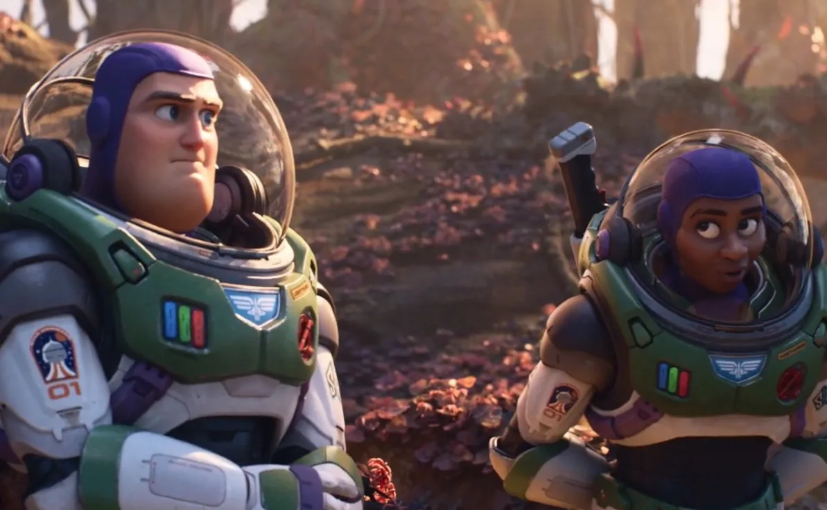 'Lightyear', da Pixar, é banido nos Emirados Árabes por beijo lésbico