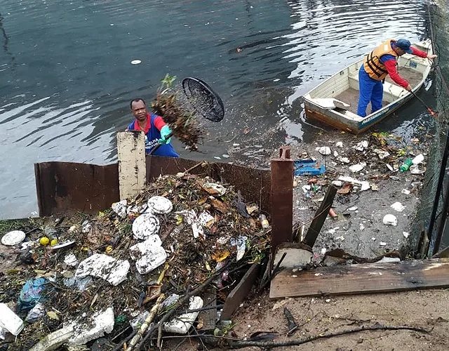 Prefeitura retira 1,8 tonelada de lixo de canais de esgoto em Vila Velha