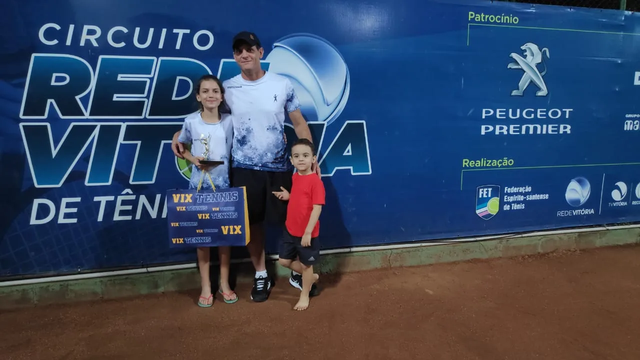 De virada, Isabela Menezes é a vencedora, entre as mulheres, da 10ª etapa Vix Tennis Master de Classes