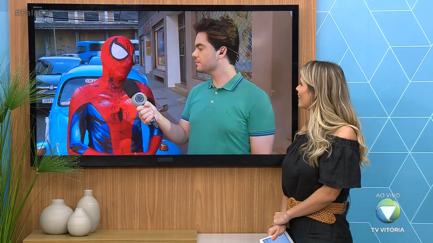 Homem-Aranha capixaba é cantor e já fez show até de pijama no ES