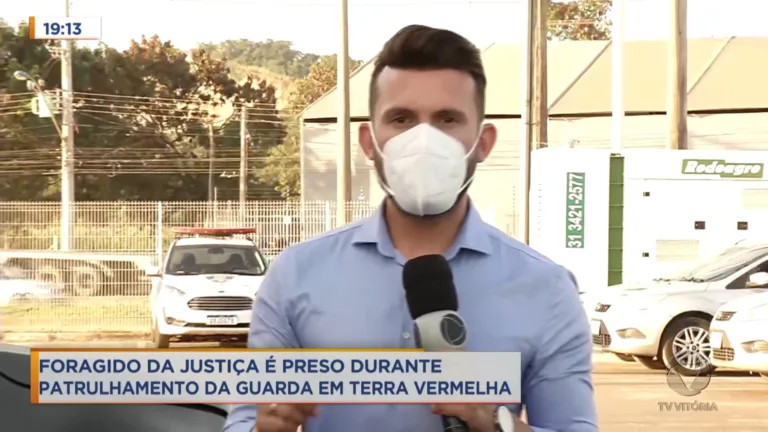 Guarda prende suspeitos e apreende drogas em casa abandonada