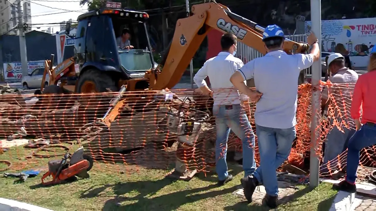 VÍDEO I Obras de manutenção na rede de esgoto pioram trânsito na Avenida Leitão da Silva, em Vitória