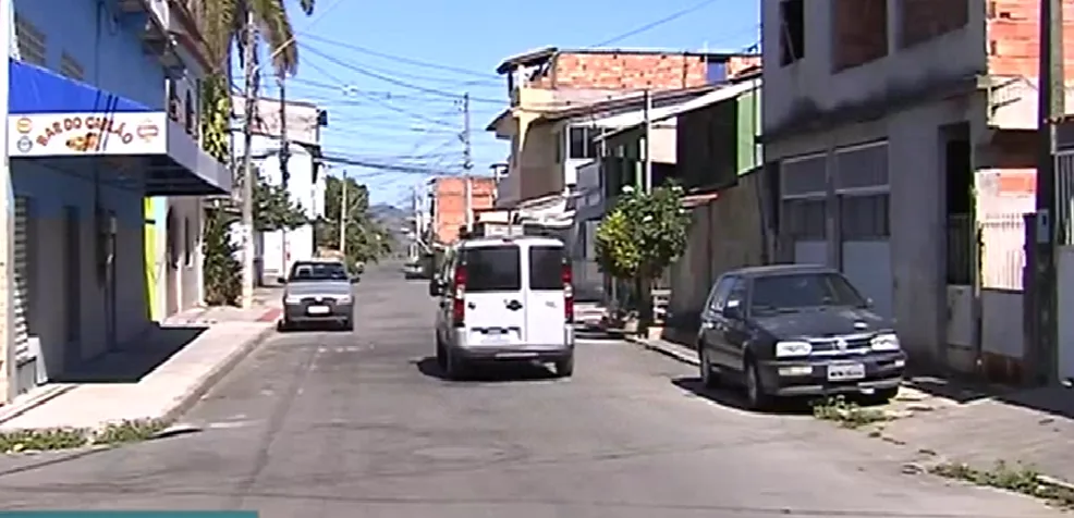 Técnica de enfermagem é agredida e tem carro roubado na Serra