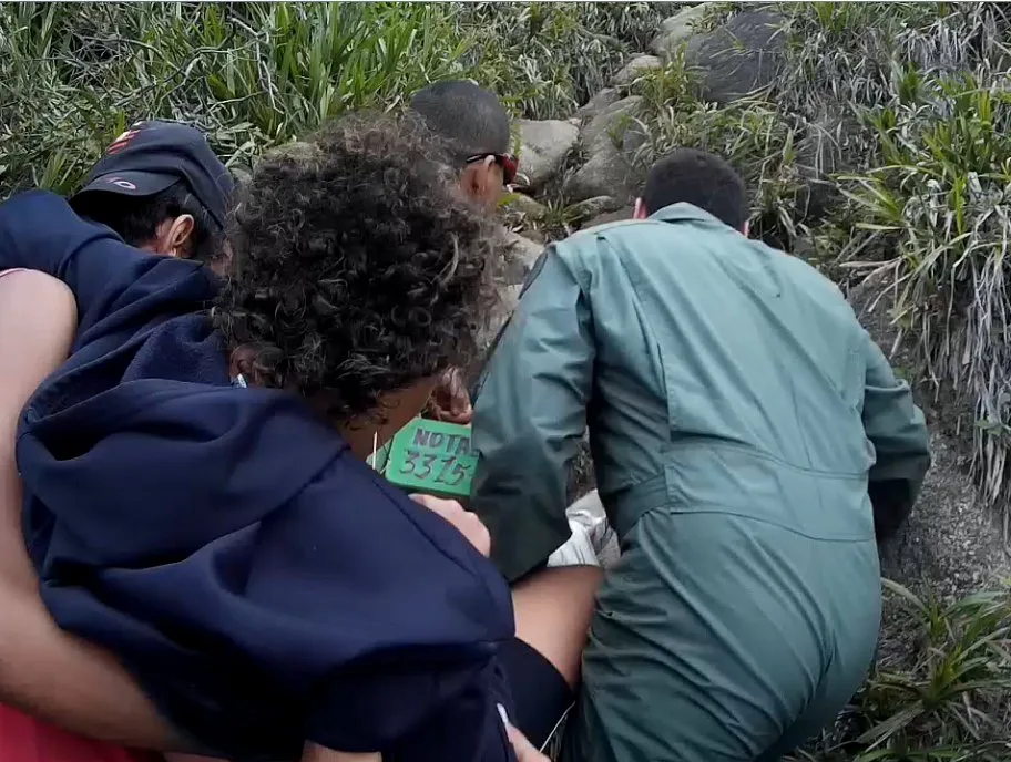 Mulher cai em buraco e rompe ligamento do joelho na trilha do Mestre Álvaro