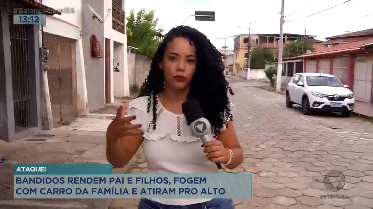 Bandidos rendem pai e filhos, fogem com carro da família e atiram para o alto