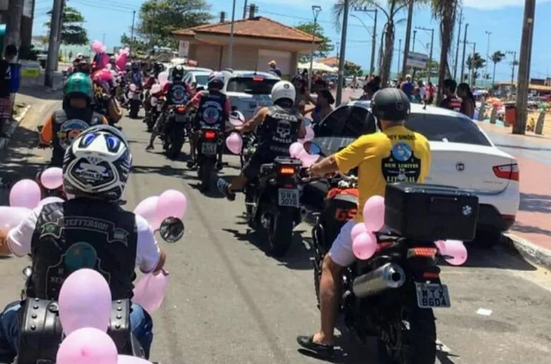 Grupo de mulheres motociclistas promove 'motociata' prol de crianças com câncer, em Guarapari